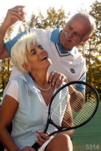 Tennis Seniorenpaar macht Spaß in der Pause happy Feeling Photo Hechel
