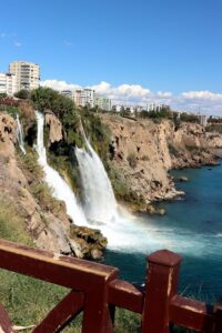 Blick auf den Wasserfall in Antalya