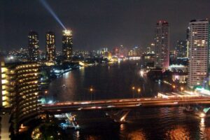 Shangri-La-Hotel bei Nacht in Bangkok, Thailand